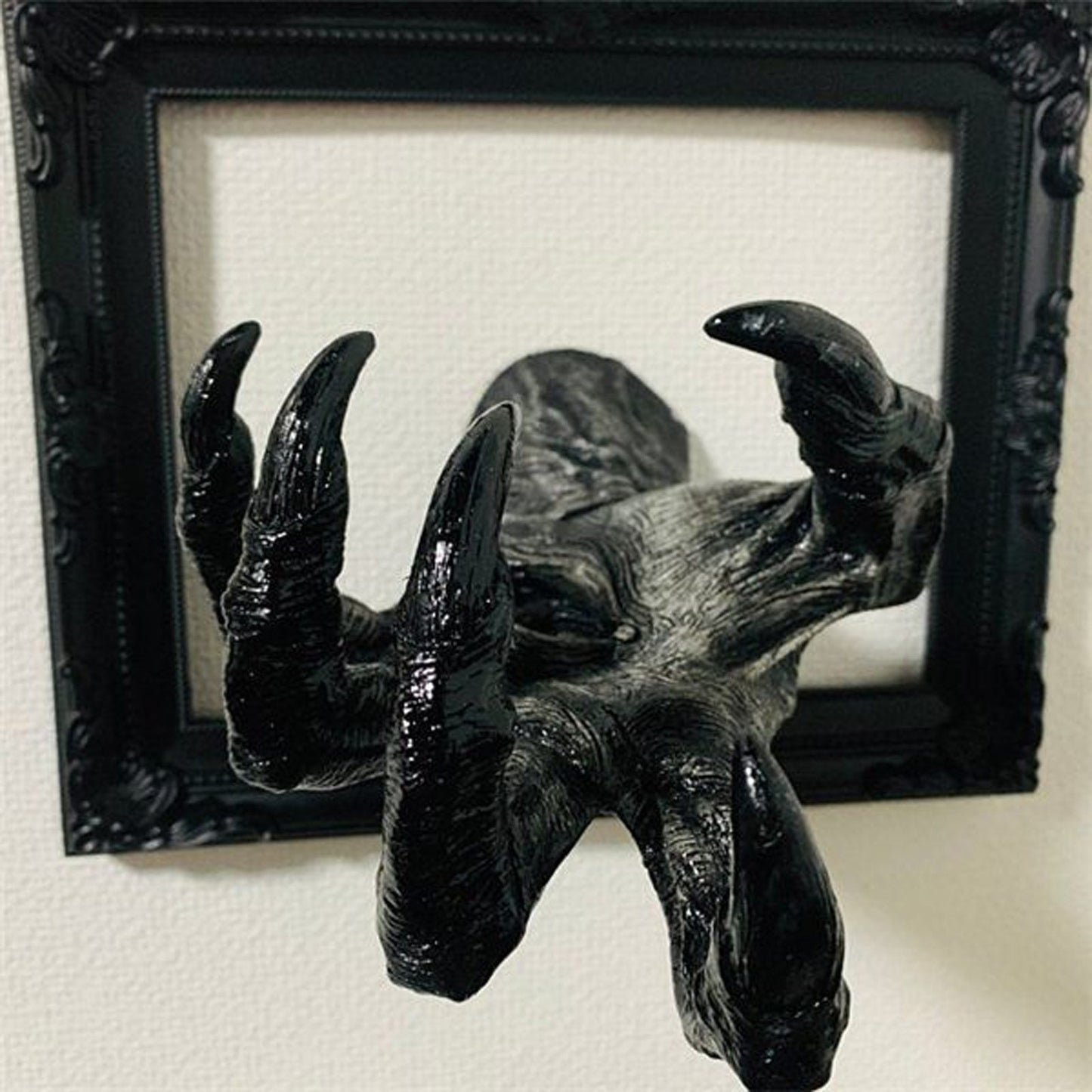 Spooky jewelry holder